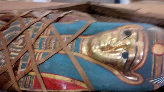  بالصور.. الآثار تكتشف تابوت أثري بدير الملاك غبريال بالفيوم
