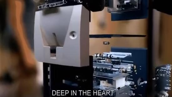 بالفيديو.. هذا ما يحدث داخل ماكينة الصراف الآلي عند سحب النقود