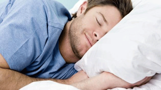 إذا كنت تتحدث أثناء نومك.. فهناك خطر محدق في الدماغ!