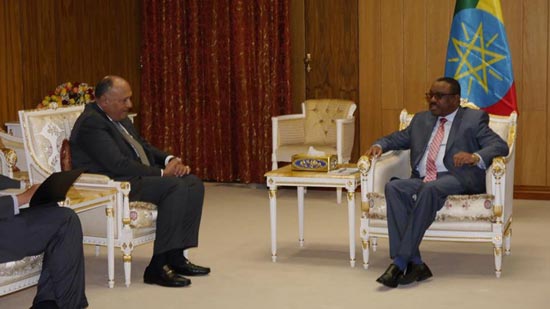وزير الخارجية يلتقي مع نظيره الأثيوبي خلال زيارته لأديس أبابا