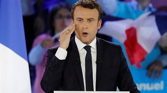 الرئيس الفرنسي يتوعد بمعاقبة منفذي الاعتداء على قوات الشرطة في الكريسماس