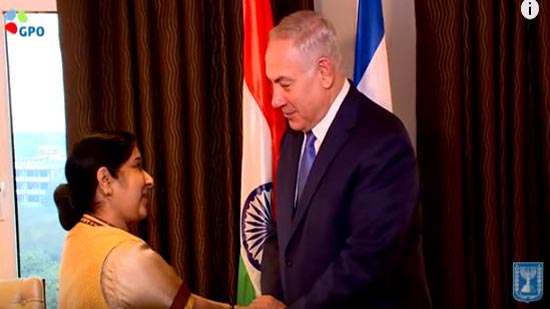 بالفيديو..تفاصيل لقاء رئيس الوزراء الإسرائيلي بنظيرته الهندية 