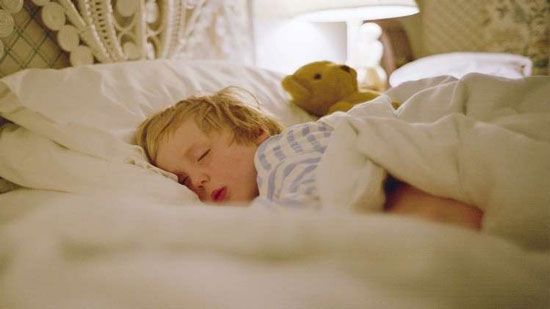ساعات نوم الأطفال ترتبط بخطر الإصابة بالبدانة والسرطان