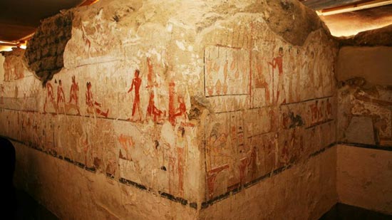 اكتشاف مقبرة من عصر الدولة القديمة في الجبانة الغربية بالأهرامات