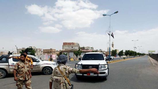  الجيش اليمني يستعيد مدينة حيس من الحوثيين ووصول قافلة إغاثة إنسانية
