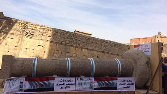 المتحف المصري الكبير يستقبل عمود الملك مرنبتاح بمقر عرضه الدائم 