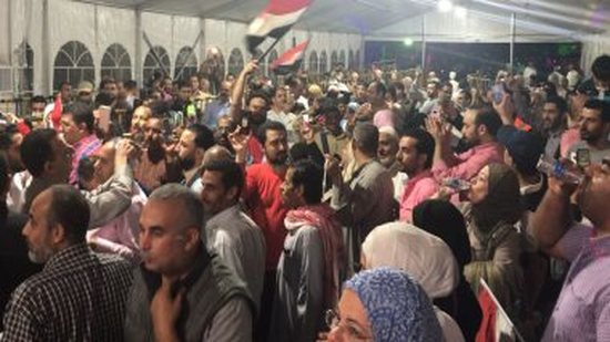 السفارة المصرية بالكويت تمتلئ بالناخبين والطوابير تمتد للسفارات المجاورة