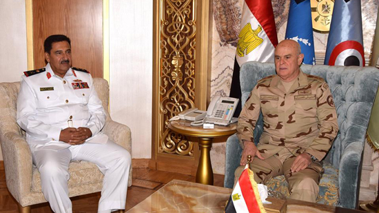  رئيس الأركان يلتقى مدير الإستخبارات العسكرية بمملكة البحرين 