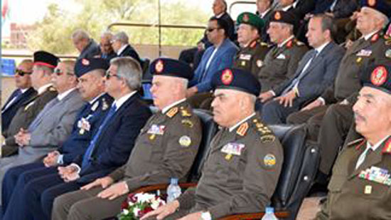 وزير الدفاع يشهد حفل تخرج الدفعة (153) من كلية الضباط الإحتياط 