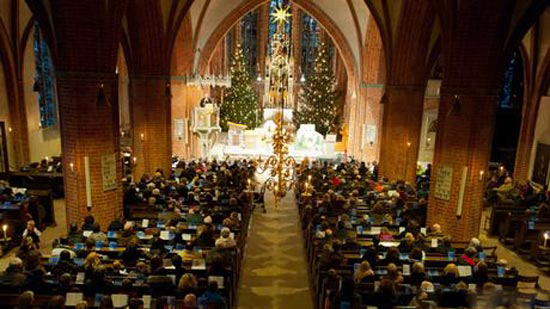 الكنيسة النمساوية تحتفل بعيد القيامة المجيد والطوائف الشرقية بأحد الشعانين 
