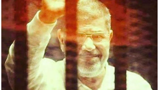 نجل محمد مرسي ينفي تدهور صحة والده ونقله للمستشفى