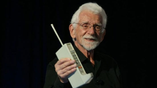 الاحتفال بمرور 45 عام على ظهور أول هاتف محمول في العالم
