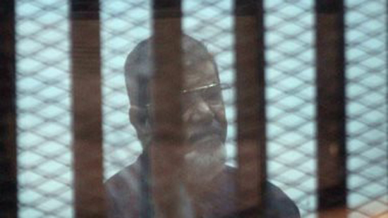 تأجيل إعادة محاكمة مرسى و27 آخرين بقضية 
