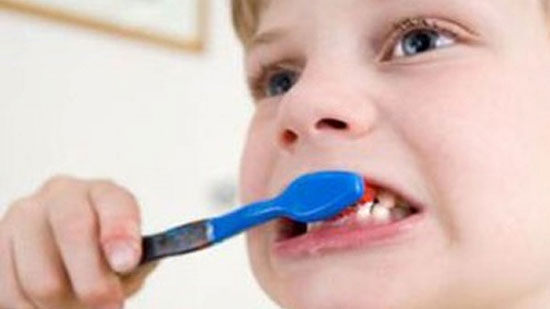 احذروا.. تنظيف الأسنان بعد تناول الطعام مباشرة 