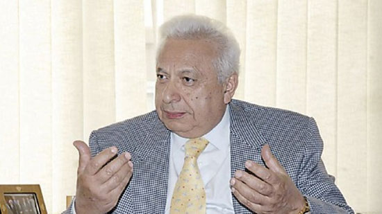  الدكتور أحمد عكاشة، أستاذ الطب النفسى 