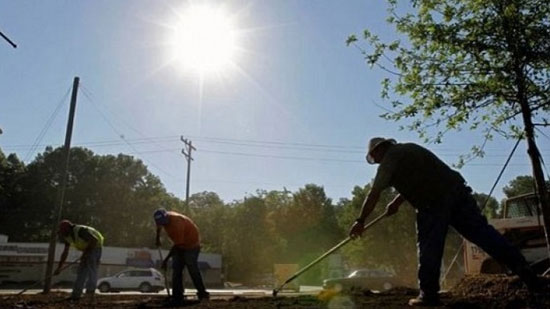 السعودية تصدر قرارا بحظر العمل تحت أشعة الشمس
