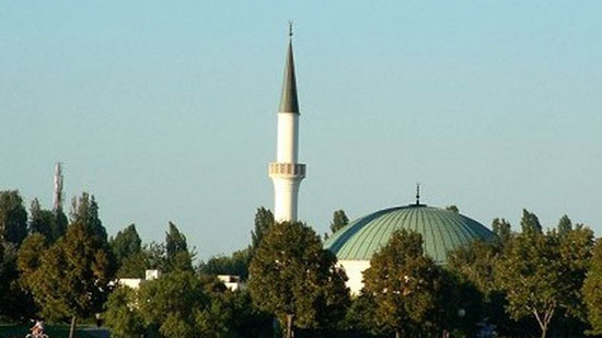 النمسا تغلق 7 مساجد وتطرد أئمة 