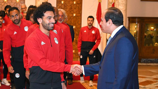بالصور.. الرئيس يستقبل المنتخب قبل السفر لروسيا ويوصيهم بإسعاد المصريين