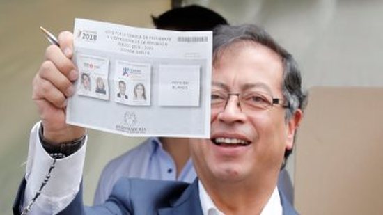 صور.. انطلاق الجولة الثانية من انتخابات الرئاسة فى كولومبيا