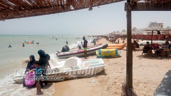 بالصور.. اقبال المواطنين على شواطئ السويس العام في ثاني أيام عيد الفطر