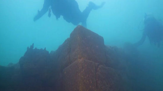 اكتشاف قلعة غامضة تحت الماء في تركيا