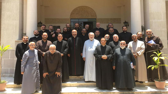بطريرك الكاثوليك يجتمع مع كهنة الإيباراشية البطريركية