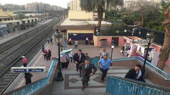 وزير النقل يتابع الإجراءات الخاصة بتسهيل حركة الركاب في محطة المرج القديمة