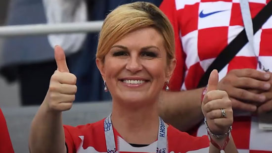 فيديو لرئيسة كرواتيا تشجع بلادها يخطف أنظار متابعي كأس العالم