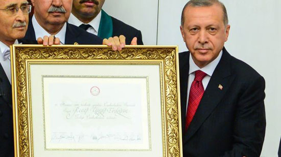 أردوغان يعين صهره وزيرا للمالية وانخفاض الليرة التركية
