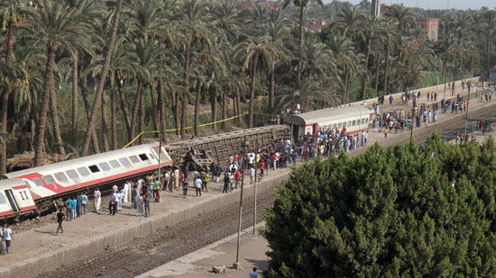 عربات «قطار 968» بعد انقلابها فى البدرشين