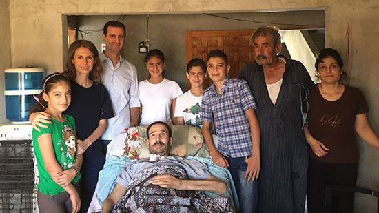 الأسد يزور أبناء الشهداء والمصابين 