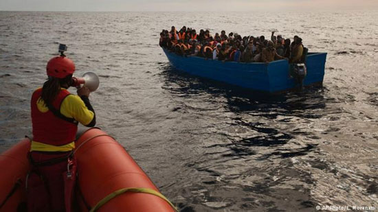 تونس ترفض استقبال سفينة مهاجرين.. وإيطاليا تغلق موانئها
