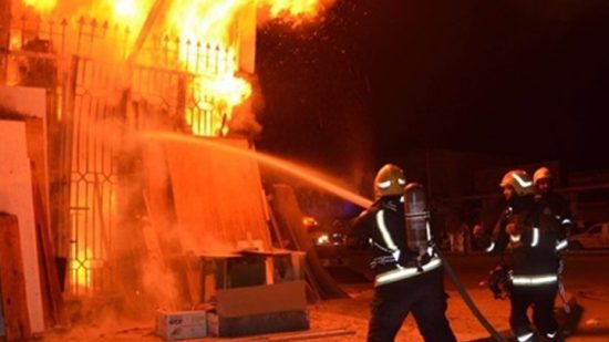الحماية المدنية تسيطر على حريق في 2 من المخازن في بني سويف