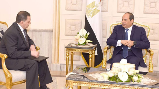 الرئاسة: السيسي يعقد اجتماعًا مع وزير الداخلية