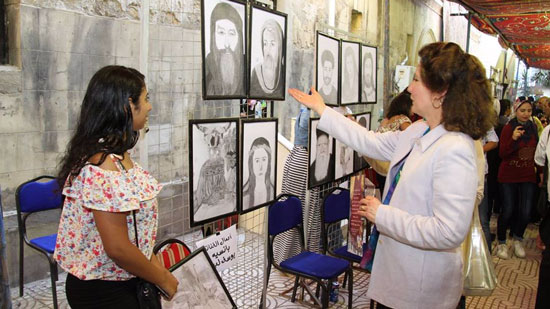 بالصور قنصلا أمريكا وانجلترا يفتتحان معرض للفن بكاتدرائية مارمرقس الأسقفية بالاسكندرية 