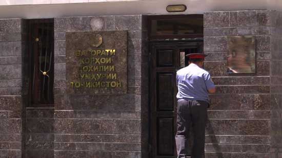 حكومة طاجيكستان تلقى باللوم في الاعتداء على سياح على حزب محظور