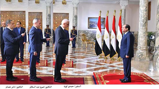 السيسي يشهد أداء اليمين الدستورية لثلاثة نواب وزراء