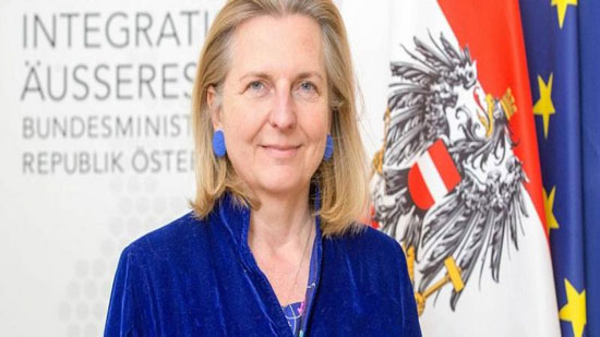  وزيرة خارجية النمسا تدافع عن دبلوماسية الرقص