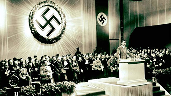 فى مثل هذا اليوم.. أدولف هتلر (1889 - 1945) يصدر أمراً عسكرياً بالهجوم على بولندا فجر اليوم التالي