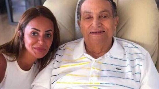 بعد صورته المثيرة للجدل.. علاء مبارك يكشف حقيقة إصابة الرئيس الأسبق بأمراض خطيرة