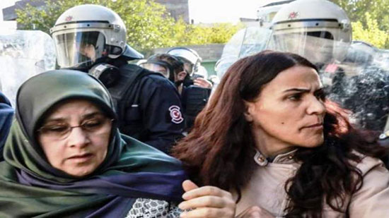 النائبة التركية كايا: 100 ألف معتقل داخل السجون التركية بلا تهمة