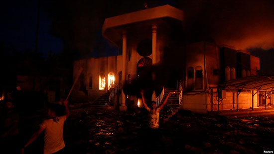 نيران غضب العراقيين تحرق القنصلية الإيرانية