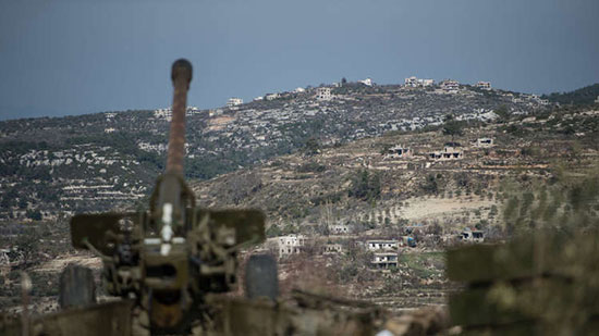 مدفع تابع للجيش السوري عند الحدود الإدارية لمحافظة إدلب