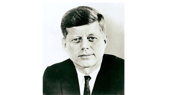 فى مثل هذا اليوم ..الرئيس الأمريكي جون كينيدي يعلن أن الولايات المتحدة ستهبط على سطح القمر بنهاية العقد