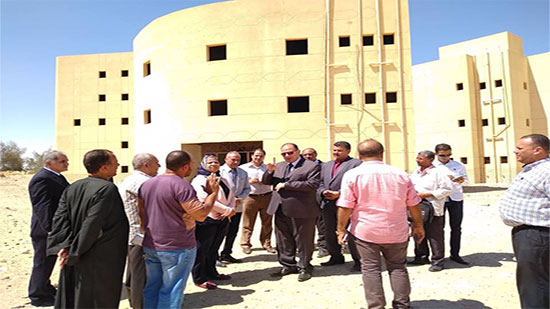 بالصور: محافظ الفيوم يتعهد بتشغيل مستشفى يوسف الصديق المغلق 