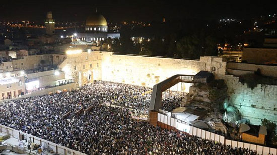 صلوات يوم الغفران.. آلاف الإسرائيليين يزورون الحائط الغربي