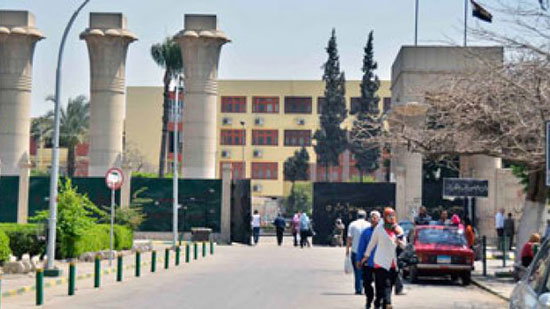 بدء العام الدراسي بجامعة عين شمس بالسلام الجمهوري 