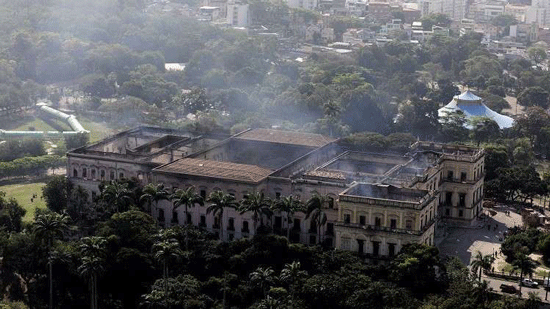 مصر تطلب إرسال خبير أثري لمعاينة المتحف المحترق في البرازيل