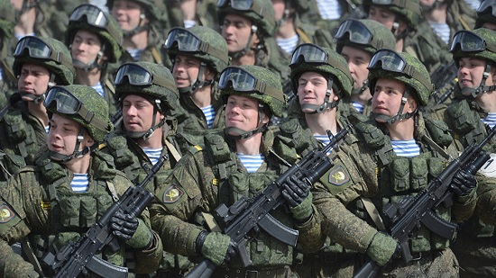 الجيش الروسي يستعرض عضلاته في مناورات عسكرية ضخمة

