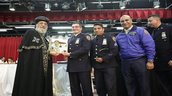  البابا يفتتح مركز خدمات للمواطنين بنيويورك ويكرم أفراد الشرطة
